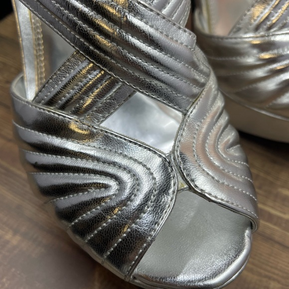 Chinese Laundry silver heels - Picture 4 of 6
